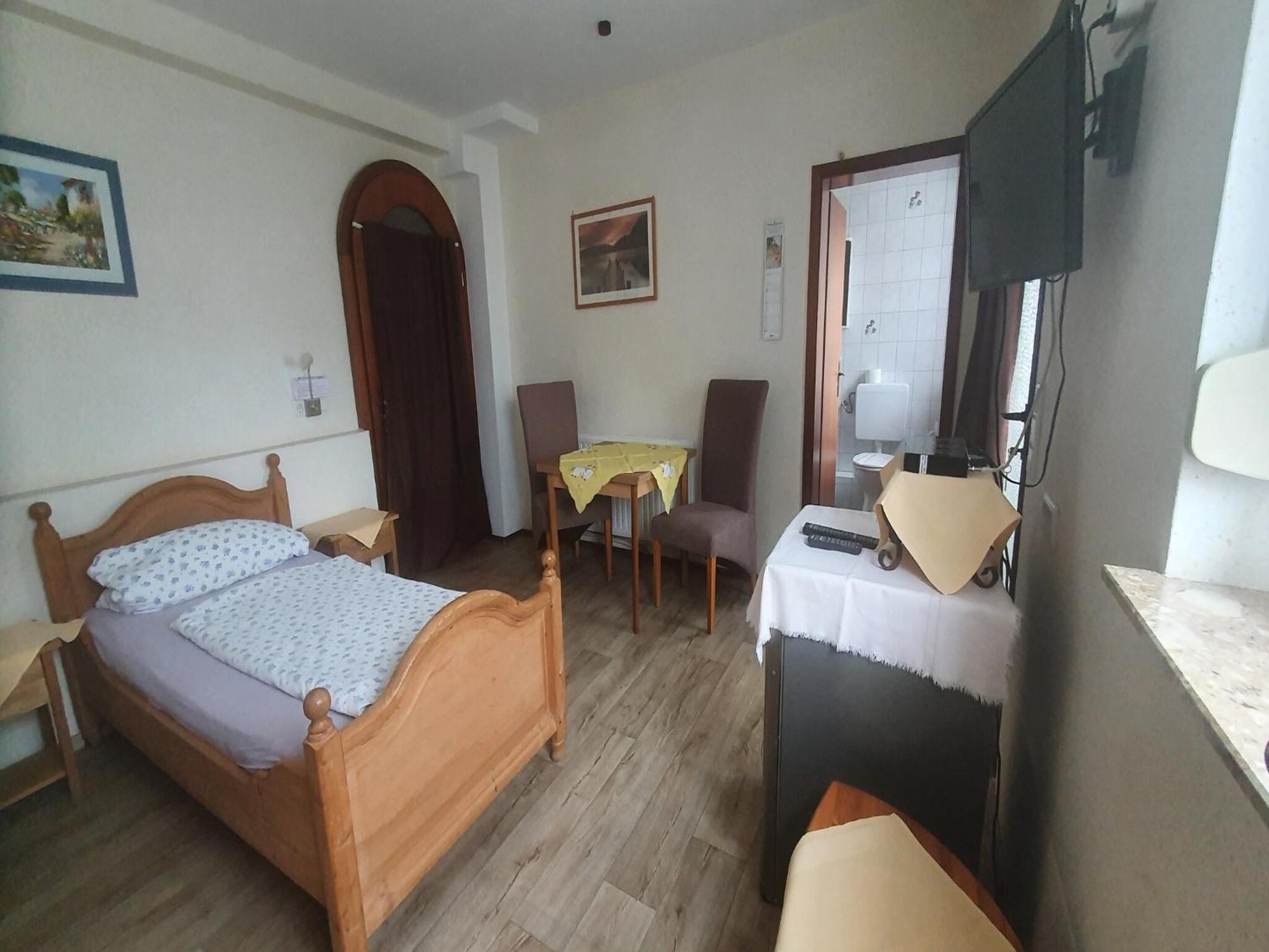 Large Detached Holiday Home In Hesse With Private Garden And Terrace Хомберг Екстериор снимка