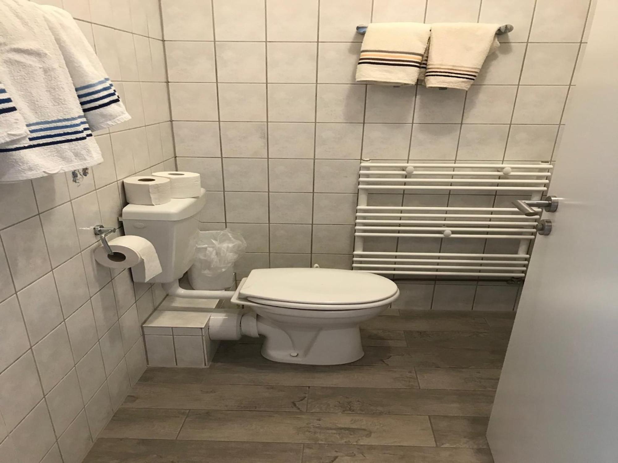 Large Detached Holiday Home In Hesse With Private Garden And Terrace Хомберг Екстериор снимка